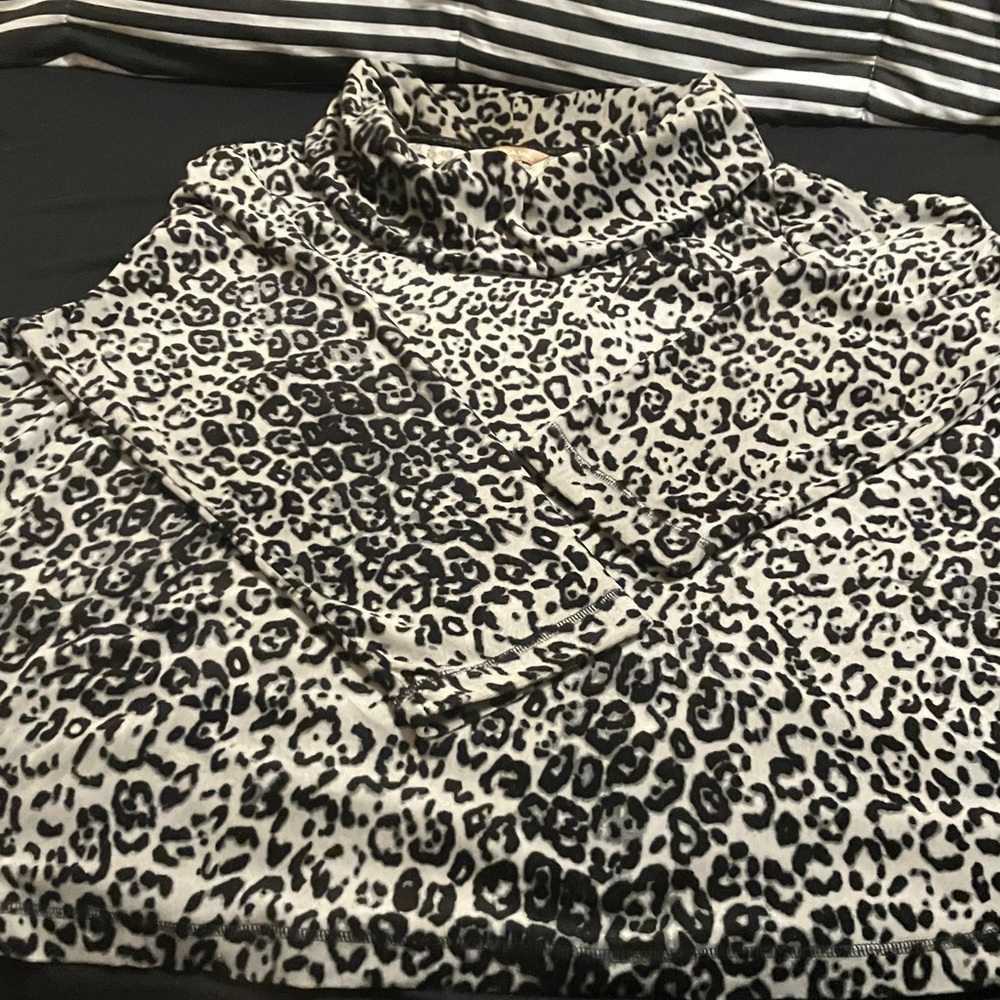 White Stag Black and Gray Animal Print Top